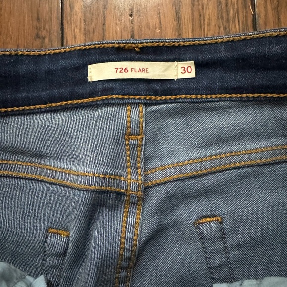 Levi’s 726 Flare Jeans Size 30 Dark Wash Stretch Denim - Picture 4 of 4